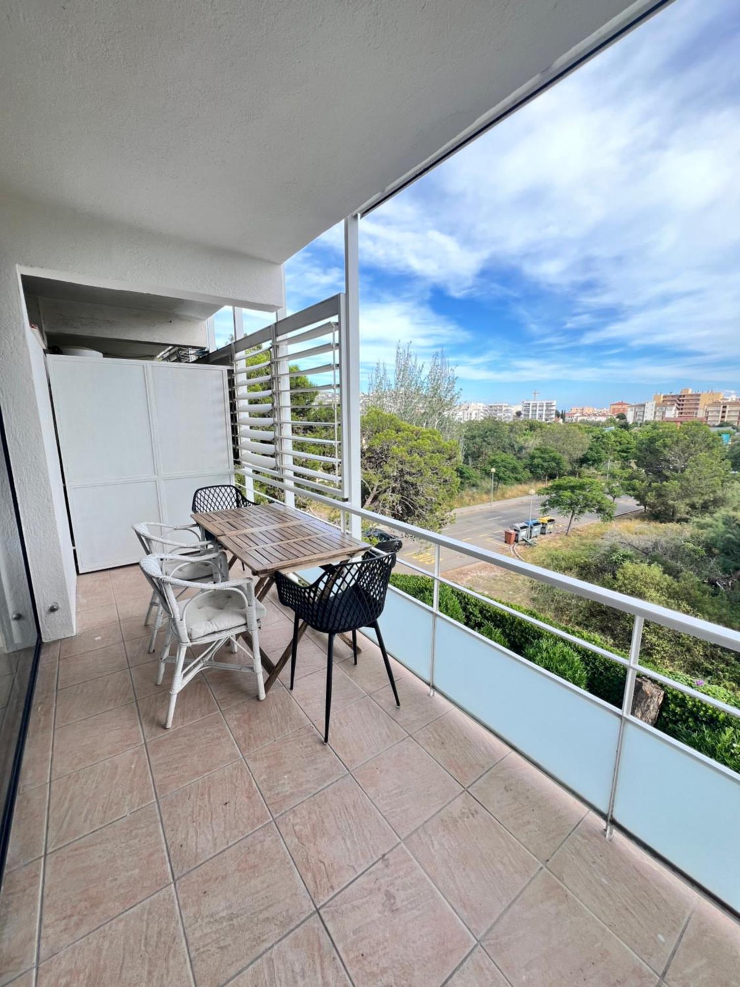 Apartment 3 Apartment, 500m To Beach, Swimming Pool, Terrace