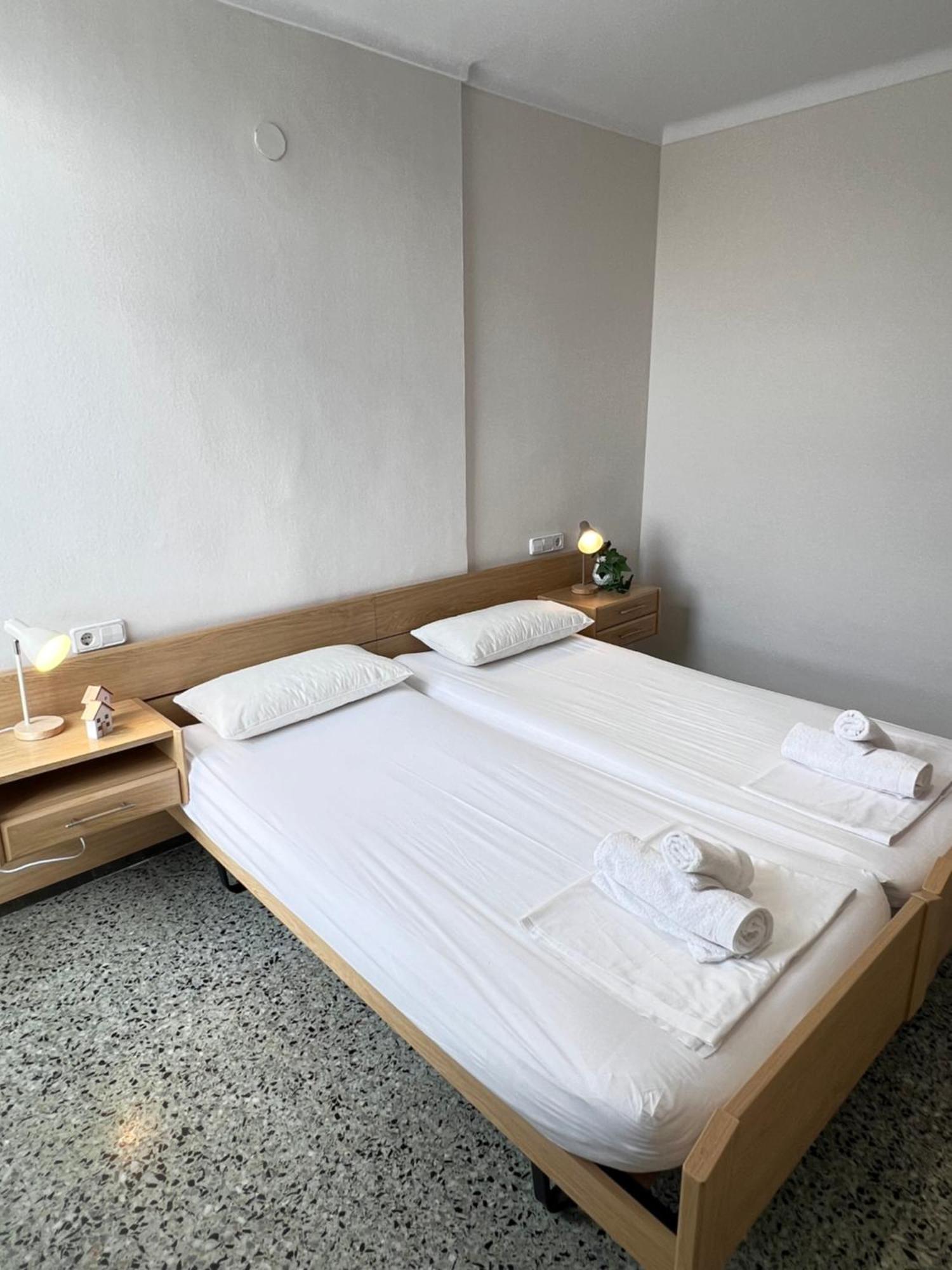 Apartment 3 Apartment, 500m To Beach, Swimming Pool, Terrace