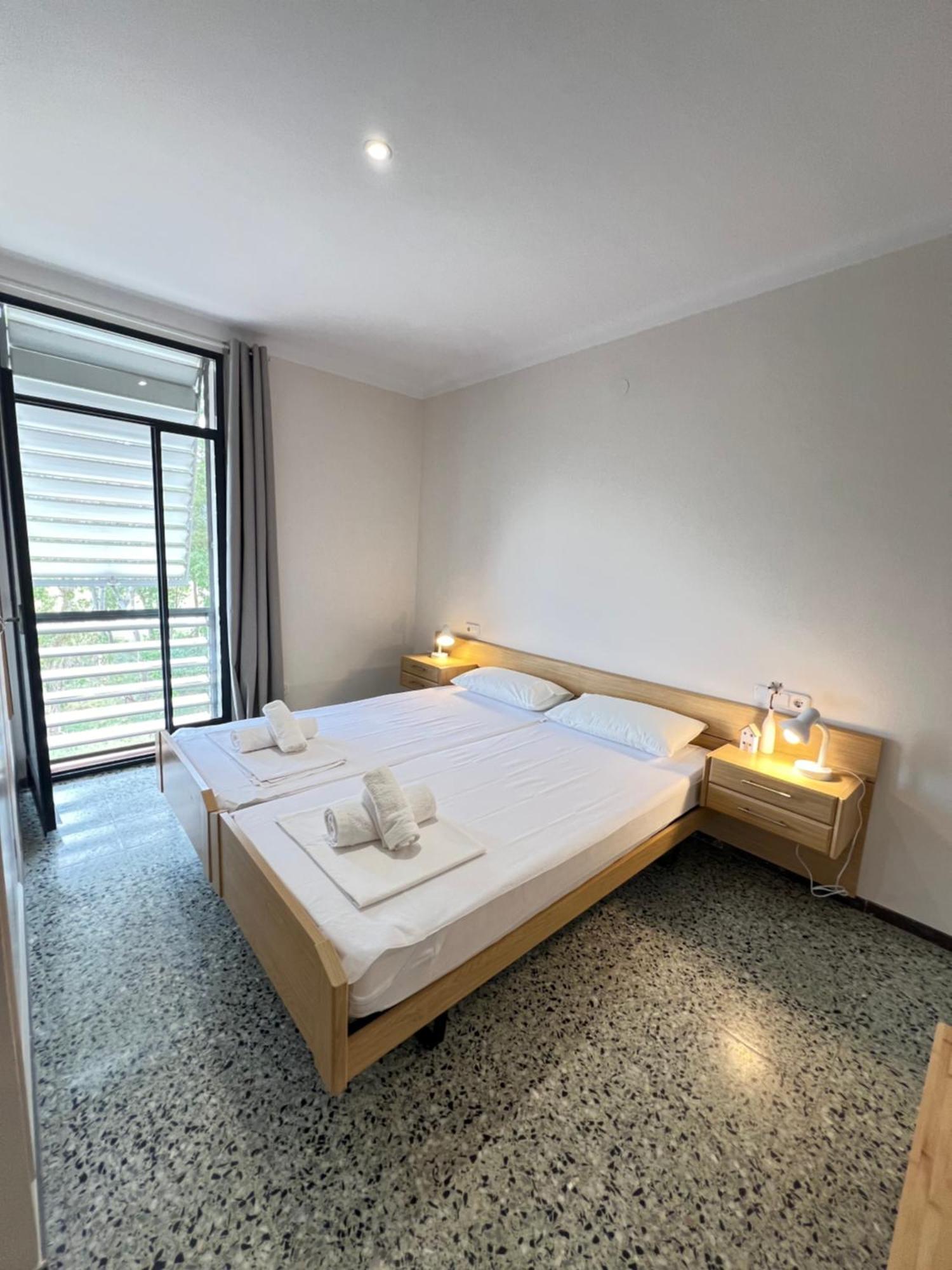 3 Apartment, 500m To Beach, Swimming Pool, Terrace Apartment *