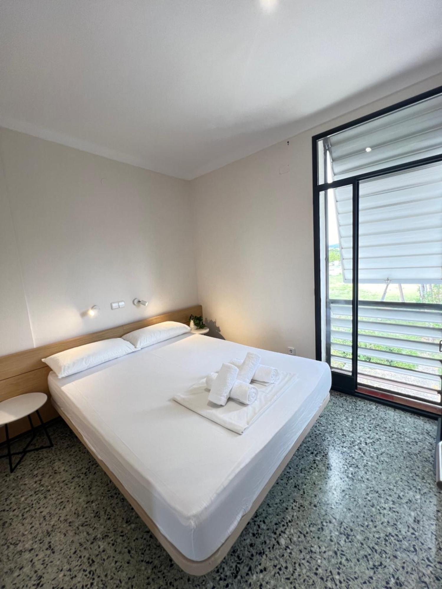 3 Apartment, 500m To Beach, Swimming Pool, Terrace